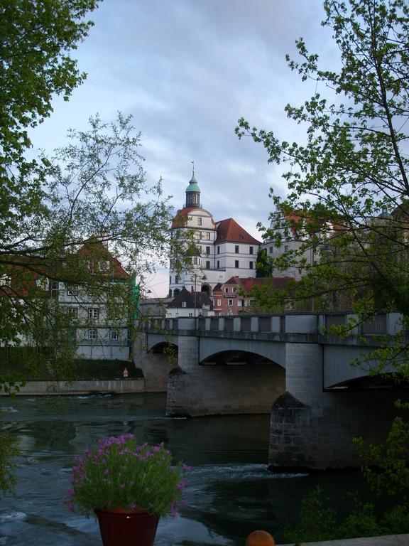 Hotel Am Fluss Нойбург ан дер Донау Екстериор снимка